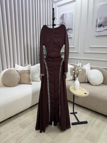 فستان كريب مع جورجيت وتطريز يدوي