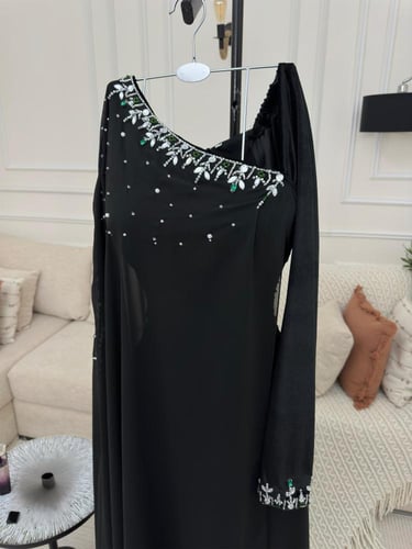 فستان مخمل كوري مع جورجيت وتطريز يدوي