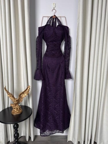 فستان دانتيل كوري مع صدر كورسيه وفصوص وبطانه