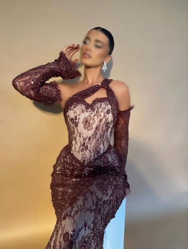 فستان تُل مطرز بالفصوص مع بطانه باربي