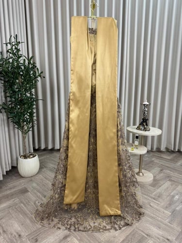 فستان تُل مطرز كمبيوتر مزين بفصوص لمعه مع تفته كري...