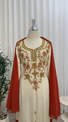 فستان كريب حرير أضافه لشيفون جورجيت مع تطريز شك يد...