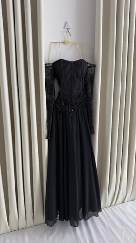 فستان شيفون ودانتيل تطريز يدوي