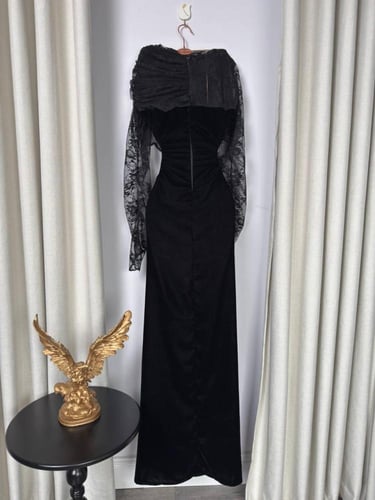 فستان مخمل كوري مع بطانه دانتيل