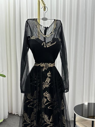 فستان كريب مع تُل ناعم وكمبيوتر فصوص كبس