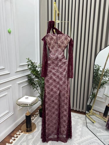 فستان تُل مطرز بالفصوص مع بطانه باربي