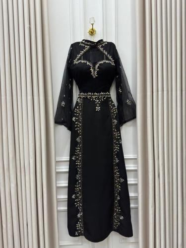 فستان باربي مع تطريز يدوي