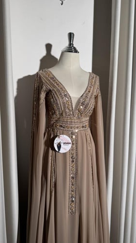 فستان باربي مع تطريز يدوي