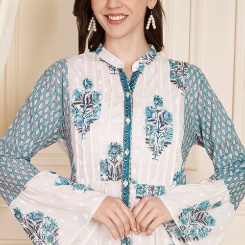 ثوب أزرق أزهار