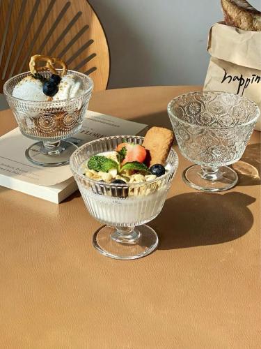 Glass cup with sunflower engraving – Retro design