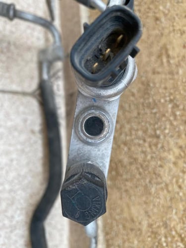 ماصورة التكييف العالي / المنخفض تويوتا اوريون ٢٠٠٨...