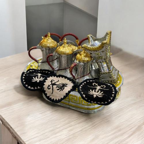 صينية مع دلال واباريق ومدخن