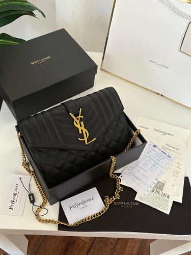 حقيبة سان لوران السوداء: فخامة وأناقة متجددة