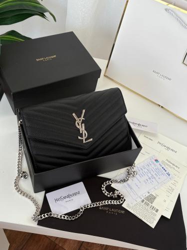 حقيبة YSL الأنيقة: لمسة من الفخامة لكل مناسبة