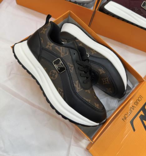 حذاء لويس فويتون الرياضي: تميز وأناقة في كل خطوة!"