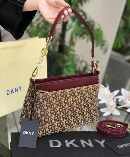 حقيبة DKNY الأنيقة: رمز الأناقة والتميّز!