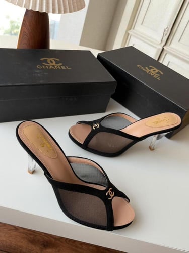 أحذية شانيل السوداء: رمز الأناقة والفخامة!