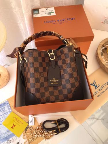 حقيبة لويس فويتون الأنيقة: لمسة فاخرة لإطلالتك