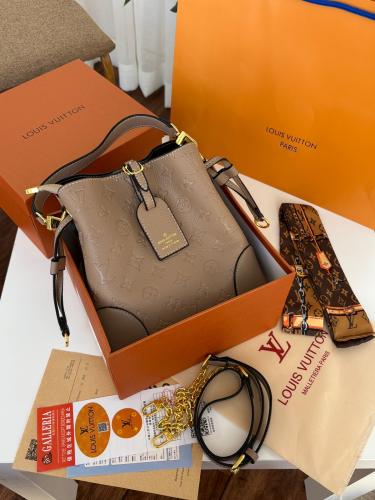 حقيبة لويس فويتون البنية: لمسة من الفخامة وأناقة م...