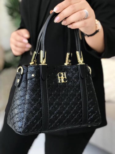 حقيبة CH: لمسة من الفخامة والجاذبية!