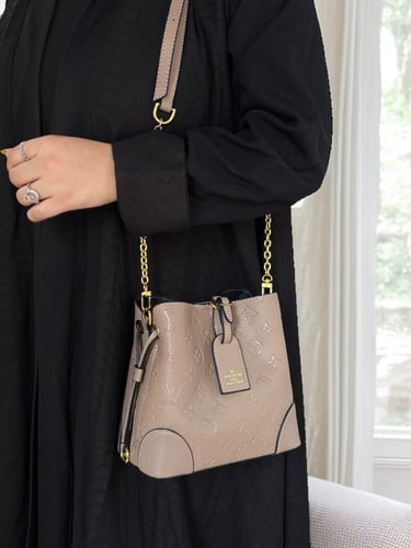 حقيبة لويس فويتون البنية: لمسة من الفخامة وأناقة م...