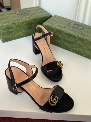 حذاء غوتشي: أناقة وفخامة في كل خطوة