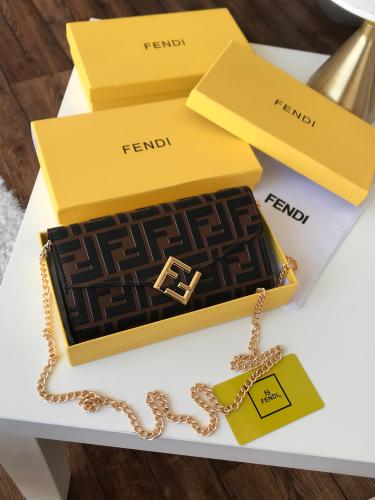 شنطة نسائية من ماركة فندي FENDI