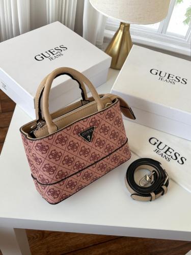 حقيبة Guess: رمز الأناقة والفخامة في كل مناسبة!