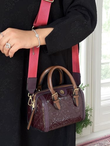 شنطة نسائية ماركة توري بورش TORY BURCH حفر اللون ع...