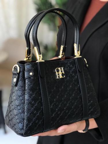 حقيبة CH: لمسة من الفخامة والجاذبية!