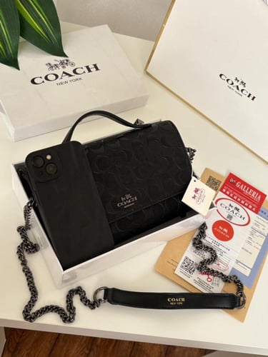 تألقي بأناقة مع حقيبة كوتش الفاخرة!