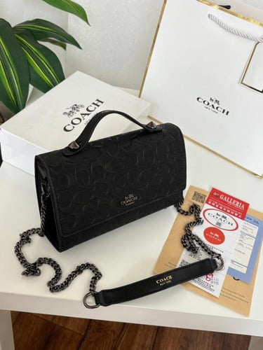 تألقي بأناقة مع حقيبة كوتش الفاخرة!