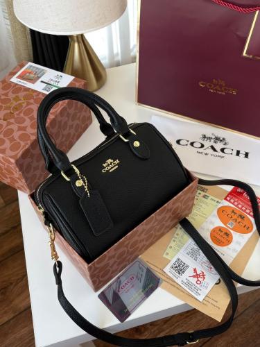 "شنطة كوتش المبرومة: فخامة وأناقة