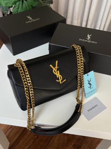 حقيبة YSL الفاخرة: تألق بالأناقة والتميّز