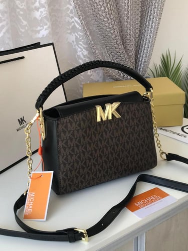 حقيبة مايكل كورس الفاخرة - لمسة من الأناقة العصرية