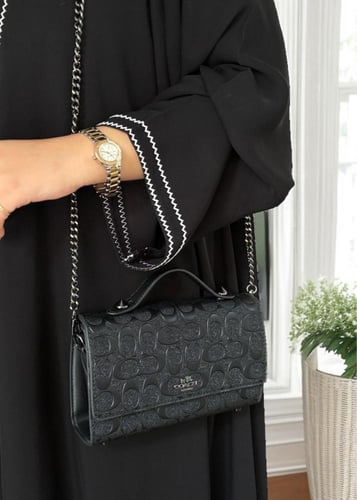 تألقي بأناقة مع حقيبة كوتش الفاخرة!