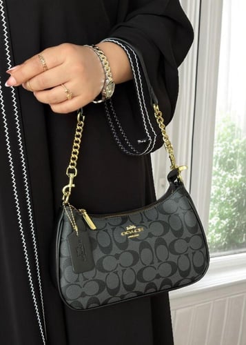 شنطة نسائية من ماركة كوتش COACH