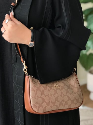 حقيبة كوتش مستر الأنيقة بلون بني- تصميم فاخر وأناق...