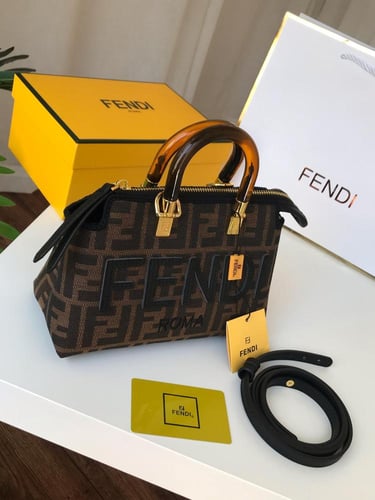 حقيبة فيندي روما: حيث تلتقي الفخامة بالابتكار في ك...