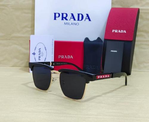 نظارة Prada شمسية بعدسات سوداء وإطار أسود وذهبي فا...