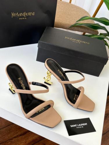 حذاء سان لوران الأنيق باللون البيج - لمسة من الفخا...