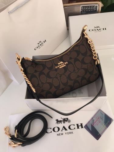 حقيبة كوتش مستر باللون البني الداكن - تصميم أنيق م...