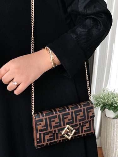 شنطة نسائية من ماركة فندي FENDI