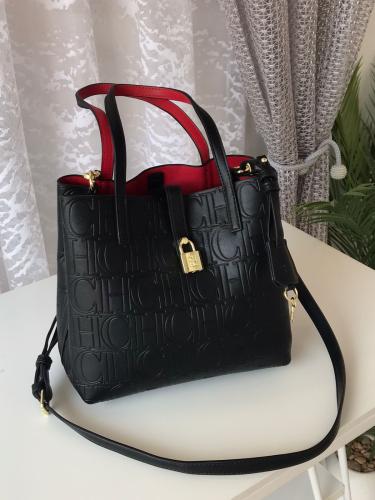 حقيبة CH: لمسة من الفخامة!