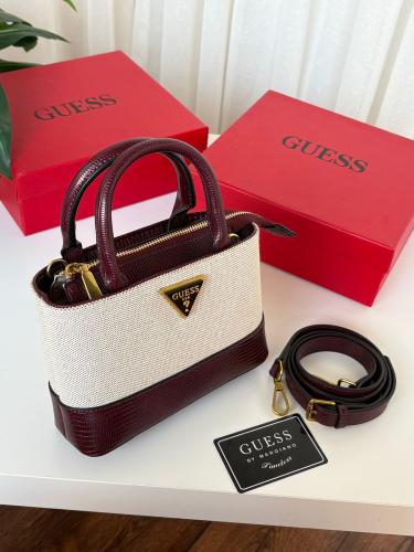 حقيبة GUESS بلون البيج والأسود