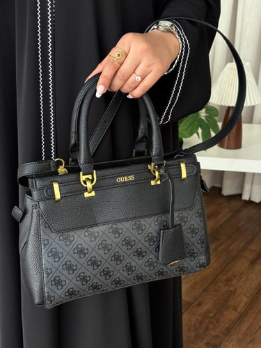 **"حقيبة غيس: أناقة لا تُقاوم!"**