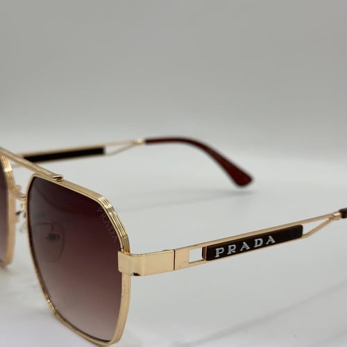 نظارة برادا مذهبة