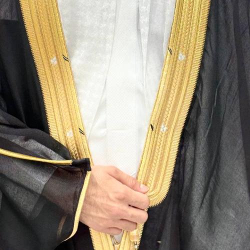 بشت ملكي اسود