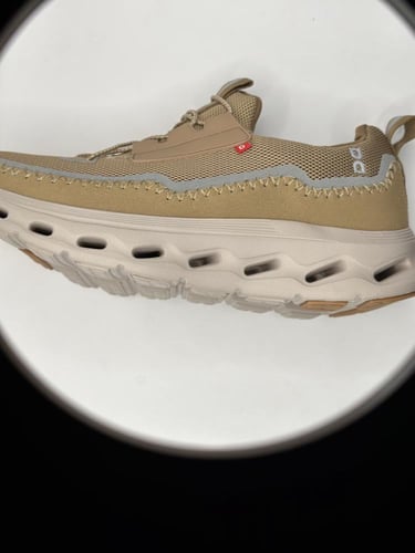 شوز كاجوال ابيض بتصميم رياضي من on