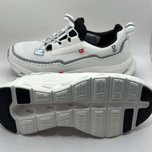 شوز كاجوال ابيض بتصميم رياضي من on